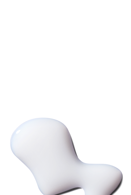 Gros plan d'une texture cremeuse blanche et riche, illustrant un produit capillaire nourrissant.