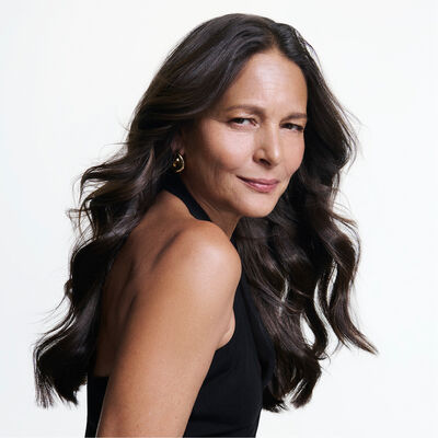 Femme aux cheveux boucles