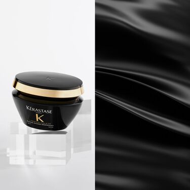 Le masque Chronologiste Kerastase est pose a plat sur un support blanc.