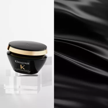 Le masque Chronologiste Kerastase est pose a plat sur un support blanc.