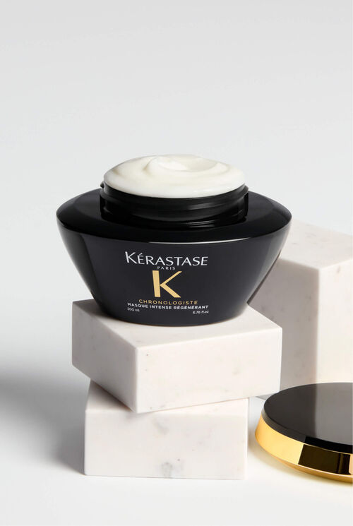 Texture creme riche et onctueuse du masque capillaire Chronologiste.