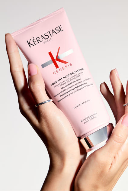 Tube rose de l'apres-shampooing Kerastase Genesis Fondant Renforcateur.