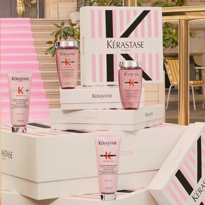 Produits de soin capillaire Kerastase Genesis presentes sur des boites aux couleurs pastel.