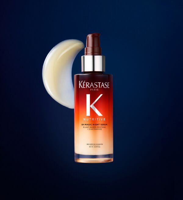 Le serum de nuit 8h sur un fond bleu nuit.
