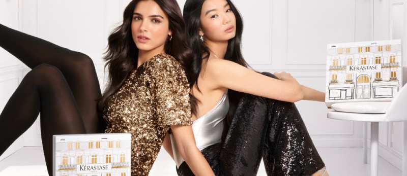 Visuel de Noel avec deux mannequins portant des coffrets de Noel Kerastase