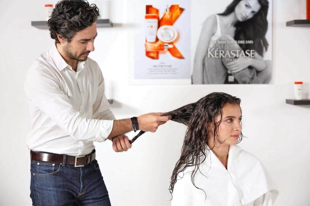 Hovig, notre coiffeur Ambassadeur pour Kérastase, présente le nouveau sérum Nutritive dédié aux pointes.