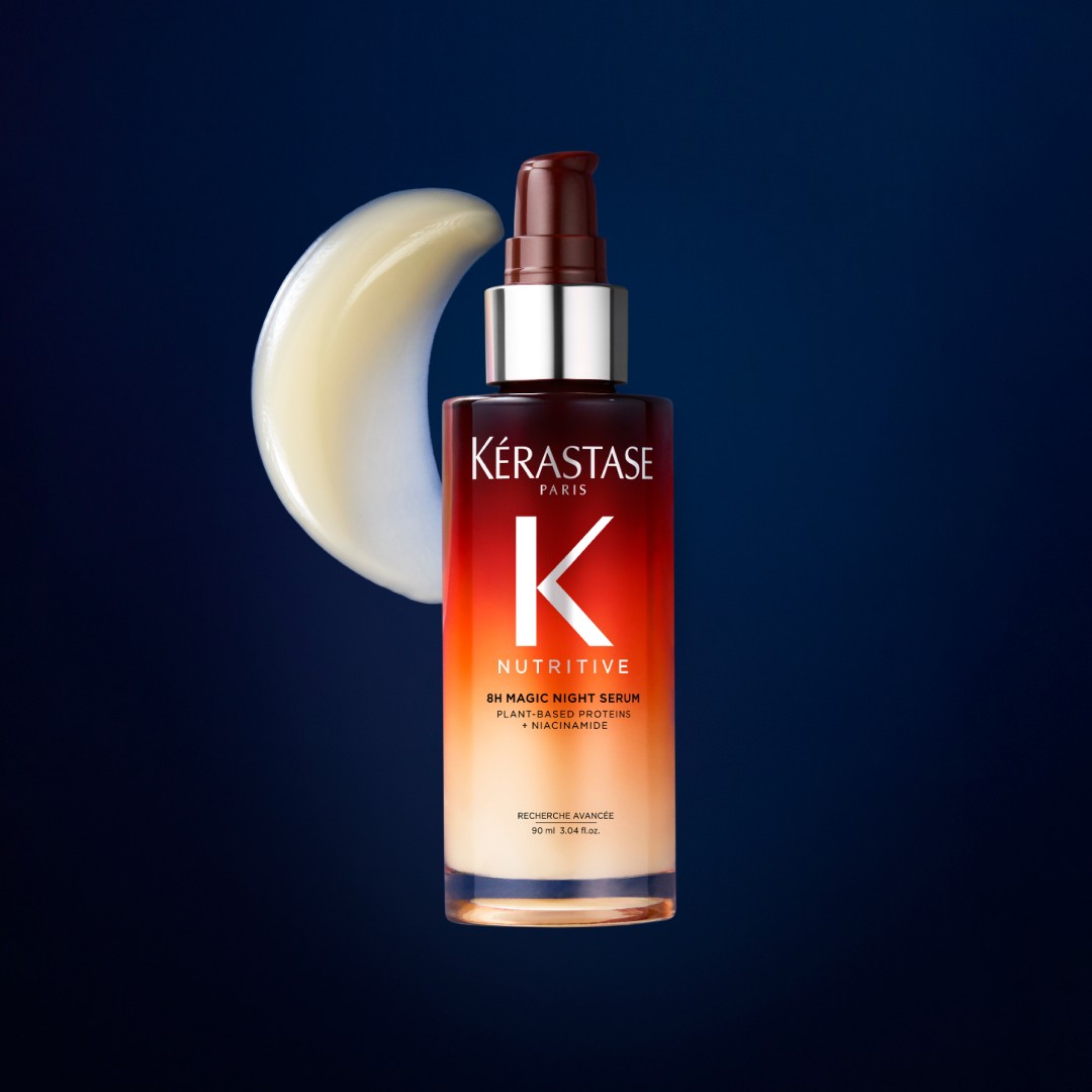 Le sérum de nuit 8h sur un fond bleu nuit.